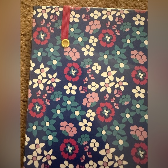 Vera Bradley File Folio Bloom Berry - 22 X 9.25 File Folder 9 Accordion Pockets - Picture 12 of 13